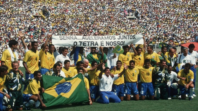 Áo đội tuyển Brazil được mang sắc vàng xanh kể từ năm 1958