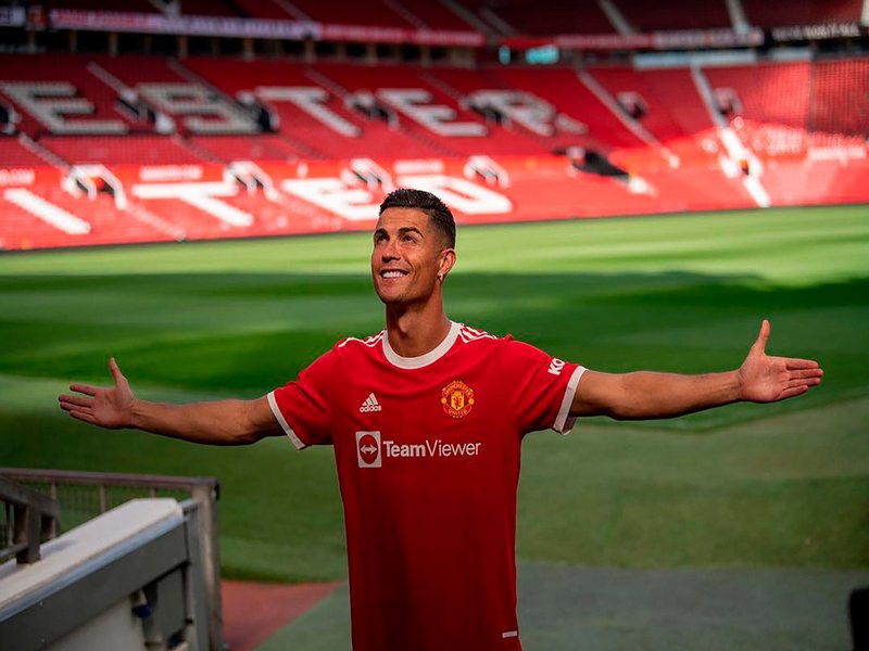 CR7 rời MU để chuyển đến Al Nassr sau màn tái hợp năm 2021