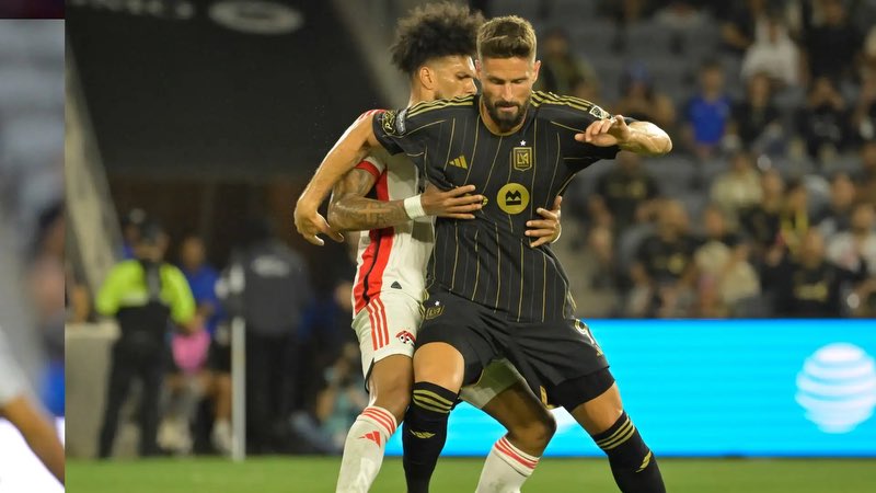 Cầu thủ Olivier Giroud hoàn toàn có thể tự hào với sự nghiệp của mình