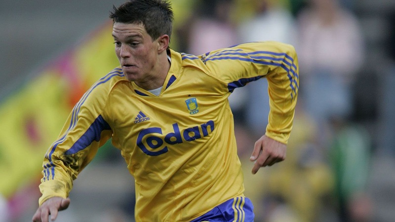 Cầu thủ Daniel Agger khi mới bắt đầu sự nghiệp của mình Cầu thủ Daniel Agger khi mới bắt đầu sự nghiệp của mình