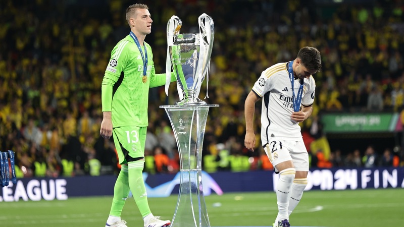 Lẽ ra thì thủ môn Andriy Lunin xứng đáng được nhiều hơn trong mùa giải 2023 - 2024 Lẽ ra thì thủ môn Andriy Lunin xứng đáng được nhiều hơn trong mùa giải 2023 - 2024