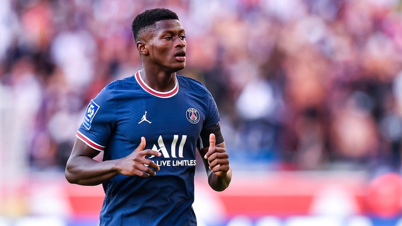 Và PSG cũng chẳng mất thời gian để chiêu mộ cái tên này Và PSG cũng chẳng mất thời gian để chiêu mộ cái tên này